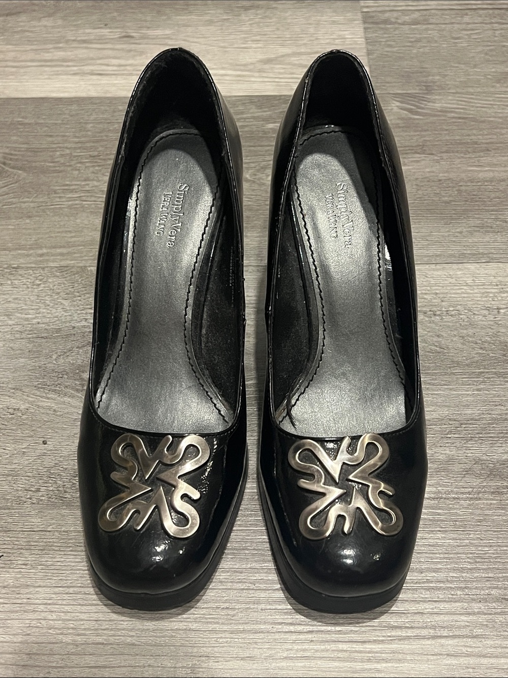 Simply Vera Vera Wang Black Patent Pumps/ High Heels with Silver Accent, size 8